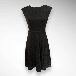 WISP PETITES‎ Leeah Lace Black Knit Cap Sleeve Fit and Flare Dress Size 2P | EUC